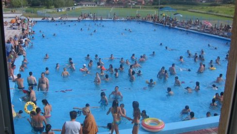 DETE SE MOŽE UDAVITI ZA MANJE OD POLA MINUTA: Ovo morate da znate ukoliko idete sa mališanima na odmor - važni saveti za bezbednost u vodi DETE SE MOŽE UDAVITI ZA MANJE OD POLA MINUTA: Ovo morate da znate ukoliko idete sa mališanima na odmor - važni saveti za bezbednost u vodi