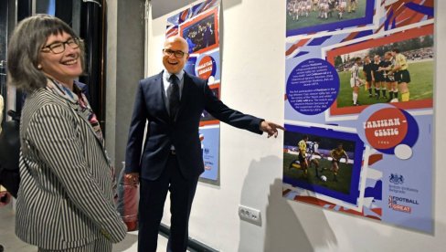 ŠIRIĆE KULTURNE VEZE SRBIJE I BRITANIJE: U Novom Sadu otvorena britanska „pokretna“ambasada ŠIRIĆE KULTURNE VEZE SRBIJE I BRITANIJE: U Novom Sadu otvorena britanska „pokretna“ambasada