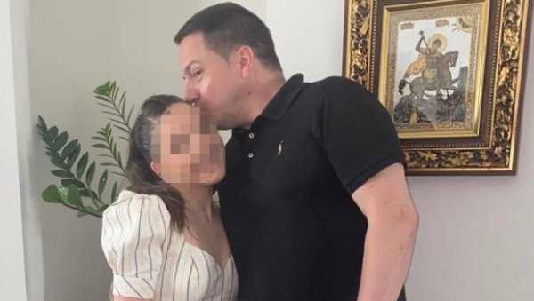 ЕЛЕНИНА СТАЗА: Бранко Ружић честитао ћерки малу матуру ЕЛЕНИНА СТАЗА: Бранко Ружић честитао ћерки малу матуру
