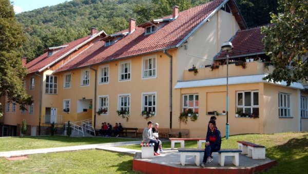 ДОМОВИ КАО КУЋЕ СТРАВЕ: Извештај о стању у установама за децу ометену у развоју пре објављивања аутори понудили надлежнима ДОМОВИ КАО КУЋЕ СТРАВЕ: Извештај о стању у установама за децу ометену у развоју пре објављивања аутори понудили надлежнима