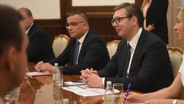 ВУЧИЋ СА ПАТРУШЕВИМ: Председник се састао са министром пољопривреде Руске Федерације ВУЧИЋ СА ПАТРУШЕВИМ: Председник се састао са министром пољопривреде Руске Федерације