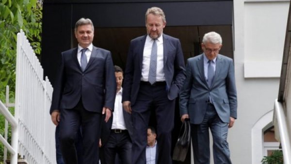 ЗВИЗДИЋ НАПУСТИО ИЗЕТБЕГОВИЋА: Пуно је обећања у СДА, а мало конкретних потеза ЗВИЗДИЋ НАПУСТИО ИЗЕТБЕГОВИЋА: Пуно је обећања у СДА, а мало конкретних потеза
