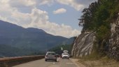 SAOBRAĆAJNA NESREĆA KOD PRIBOJA: Izgubio kontrolu nad automobilom, povređena dva mladića SAOBRAĆAJNA NESREĆA KOD PRIBOJA: Izgubio kontrolu nad automobilom, povređena dva mladića