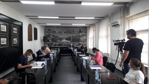 ГРАД ПОМАЖЕ ПЕТНАЕСТ ПРОЈЕКАТА: Уговори за пројекте заштите животне средине у Крагујевцу ГРАД ПОМАЖЕ ПЕТНАЕСТ ПРОЈЕКАТА: Уговори за пројекте заштите животне средине у Крагујевцу