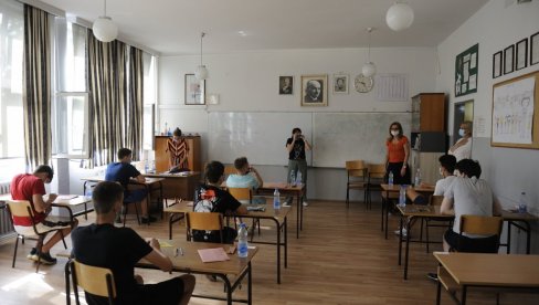 U PROSEKU - SVI ĐACI ODLIČNI: Učenici OŠ Heroj Pinki iz Bačke Palanke u zbiru imaju čak 93,82 poena U PROSEKU - SVI ĐACI ODLIČNI: Učenici OŠ Heroj Pinki iz Bačke Palanke u zbiru imaju čak 93,82 poena