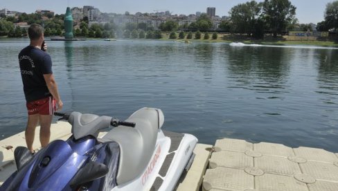 ТИНЕЈЏЕРИ ГУБЕ ЖИВОТ ЈЕР СЕ ДОКАЗУЈУ! Новости са спасилачком службом Аде Циганлије, која је од почетка сезоне имала прегршт интервенција ТИНЕЈЏЕРИ ГУБЕ ЖИВОТ ЈЕР СЕ ДОКАЗУЈУ! Новости са спасилачком службом Аде Циганлије, која је од почетка сезоне имала прегршт интервенција