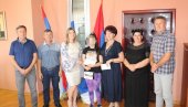 ШАМПИОНКА ЛЕПОГ СТИЛА: Награда Николини Тејић од општине Угљевик ШАМПИОНКА ЛЕПОГ СТИЛА: Награда Николини Тејић од општине Угљевик