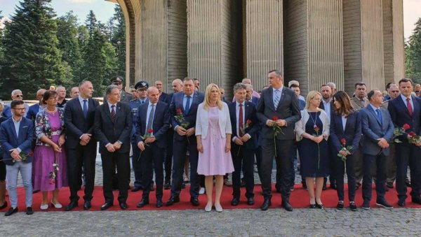 ОБЕЛЕЖНО 79 ГОДИНА ОД БИТКЕ НА КОЗАРИ: Симбол страдања и отпора српског народа у борби против нациста и усташа (ФОТО) ОБЕЛЕЖНО 79 ГОДИНА ОД БИТКЕ НА КОЗАРИ: Симбол страдања и отпора српског народа у борби против нациста и усташа (ФОТО)