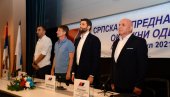 ОБЕЋАЊА ДА СЕ СПРОВОДЕ У ДЕЛА: Високи функционери СНС у Лозници (ФОТО) ОБЕЋАЊА ДА СЕ СПРОВОДЕ У ДЕЛА: Високи функционери СНС у Лозници (ФОТО)