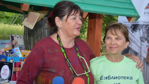БИЉА И ГОРИЦА СА КЊИГОЉУПЦИМА: На шеталишту крај Сребрног језера отворен несвакидашњи кутак за читање БИЉА И ГОРИЦА СА КЊИГОЉУПЦИМА: На шеталишту крај Сребрног језера отворен несвакидашњи кутак за читање