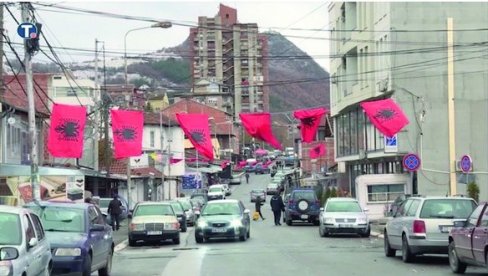 SRBINU IZBUŠENE GUME I SKINUTE TABLICE: Napad na prijatelja povratnice Dragice Gašić SRBINU IZBUŠENE GUME I SKINUTE TABLICE: Napad na prijatelja povratnice Dragice Gašić