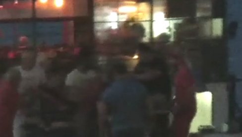 СНИМАК ДРАМЕ НА КЕЈУ ОСЛОБОЂЕЊА: Младића повредила елиса мотора, други скочио за њим? (ВИДЕО) СНИМАК ДРАМЕ НА КЕЈУ ОСЛОБОЂЕЊА: Младића повредила елиса мотора, други скочио за њим? (ВИДЕО)
