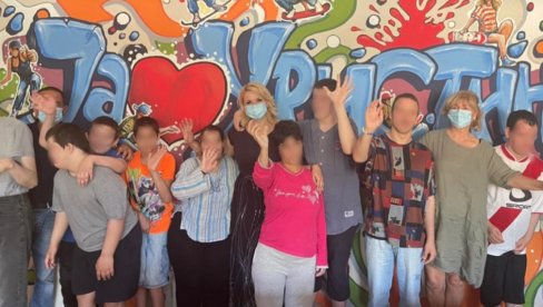 KISIĆ TEPAVČEVIĆ U POSETI USTANOVI ZA DECU I MLADE: Ministarka u Aleksincu - Uslovi su dobri, hrana raznovrsna (FOTO) KISIĆ TEPAVČEVIĆ U POSETI USTANOVI ZA DECU I MLADE: Ministarka u Aleksincu - Uslovi su dobri, hrana raznovrsna (FOTO)