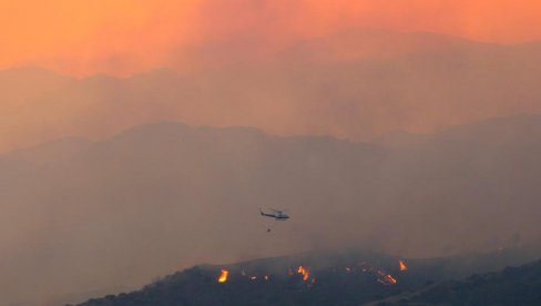 GORI I NA KIPRU: Veliki broj vatrogasaca se bori sa vatrenom stihijom