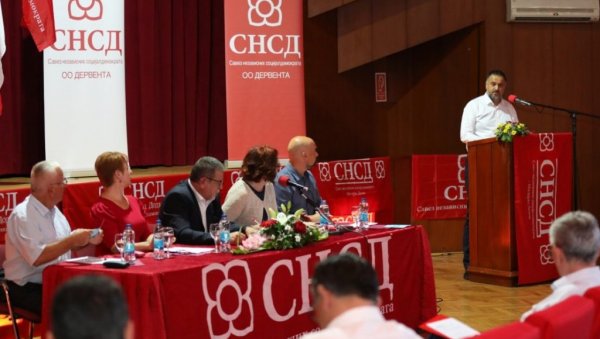 СИМИЋ ПОЧАСНИ, А ЖУНИЋ НОВОИЗАБРАНИ ПРЕДСЕДНИК СНСД: Признање за све одлуке у прошлости СИМИЋ ПОЧАСНИ, А ЖУНИЋ НОВОИЗАБРАНИ ПРЕДСЕДНИК СНСД: Признање за све одлуке у прошлости