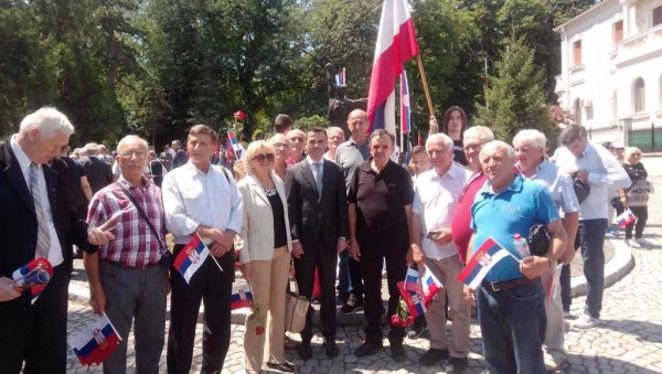 ЈАДРАНИ ДОКАЗАНИ АНТИФАШИСТИ: Лозничани на прослави Дана борца ЈАДРАНИ ДОКАЗАНИ АНТИФАШИСТИ: Лозничани на прослави Дана борца