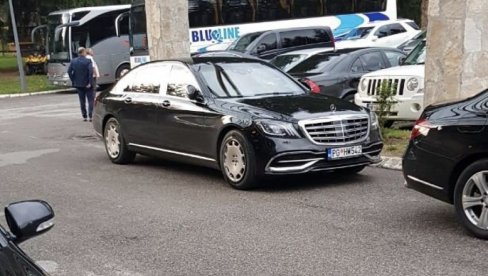 MILO IZ MAJBAHA OHRABRUJE KOMITE: Dok Vladu pogađaju potresi, predsednik Crne Gore radi na sabiranju svog biračkog tela MILO IZ MAJBAHA OHRABRUJE KOMITE: Dok Vladu pogađaju potresi, predsednik Crne Gore radi na sabiranju svog biračkog tela