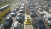 КОЛОНЕ НА ГРАНИЦАМА СЕ НЕ СМАЊУЈУ: Уколико крећете на пут - избегавајте ове прелазе КОЛОНЕ НА ГРАНИЦАМА СЕ НЕ СМАЊУЈУ: Уколико крећете на пут - избегавајте ове прелазе