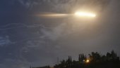НАПАДНУТА АМЕРИЧКА ВОЈСКА! Паклено вече у Сирији, проирански борци их засули ракетама НАПАДНУТА АМЕРИЧКА ВОЈСКА! Паклено вече у Сирији, проирански борци их засули ракетама