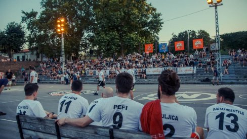 НАЈПОЗНАТИЈА АКЦИЈА ОВОГ ТИПА ОПЕТ У ВАШЕМ ГРАДУ: Кош за срећу у уторак окупља познате личности у утакмици за социјално угрожене породице НАЈПОЗНАТИЈА АКЦИЈА ОВОГ ТИПА ОПЕТ У ВАШЕМ ГРАДУ: Кош за срећу у уторак окупља познате личности у утакмици за социјално угрожене породице
