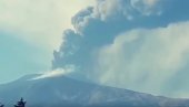 ETNA SE AKTIVIRALA, IZBACUJE FONTANU LAVE: Iz kratera vulkana kuljaju dim i pepeo (VIDEO) ETNA SE AKTIVIRALA, IZBACUJE FONTANU LAVE: Iz kratera vulkana kuljaju dim i pepeo (VIDEO)