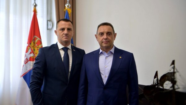 ВУЛИН СЕ САСТАО СА ЈОВИЋЕМ: Ево шта је министар рекао о Дарку Елезу ВУЛИН СЕ САСТАО СА ЈОВИЋЕМ: Ево шта је министар рекао о Дарку Елезу