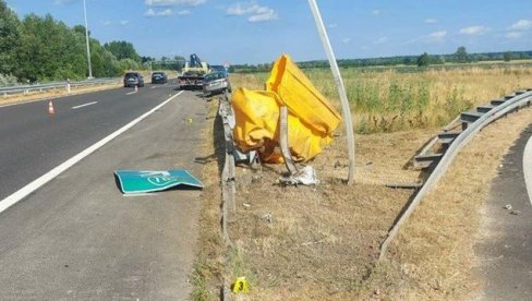 ВОЗИО 250 НА САТ СА ДЕТЕТОМ У КОЛИМА: Пожуривао пресретача, па се закуцао у банкину! ВОЗИО 250 НА САТ СА ДЕТЕТОМ У КОЛИМА: Пожуривао пресретача, па се закуцао у банкину!