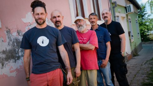 U PARKU SKULPTURA MUZEJA JUGOSLAVIJE: Bluz Proleterske solidarnosti U PARKU SKULPTURA MUZEJA JUGOSLAVIJE: Bluz Proleterske solidarnosti