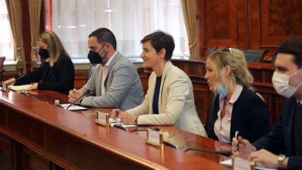 КЉУЧНО ПОВЕЗИВАЊЕ СА РЕГИОНОМ: Премијерка Ана Брнабић потврдила посвећеност Србије Берлинском процесу КЉУЧНО ПОВЕЗИВАЊЕ СА РЕГИОНОМ: Премијерка Ана Брнабић потврдила посвећеност Србије Берлинском процесу