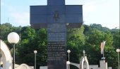 PARASTOS SRBIMA STRADALIM U KRAVICI: Obeleženo 29 godina od stravičnog zločina Nasera Orića na Božić 1993.
