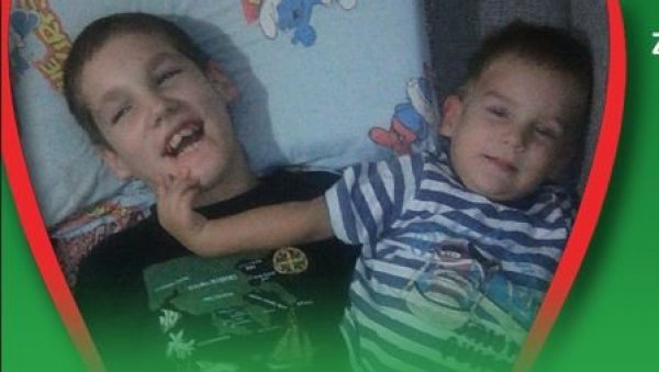 БОГДАН И ПАВЛЕ БОЛУЈУ ОД РЕТКЕ И ТЕШКЕ БОЛЕСТИ: Дечацима су неопходни одласци на терапије, скупи лекови - помозимо им поруком 373 na 3030 БОГДАН И ПАВЛЕ БОЛУЈУ ОД РЕТКЕ И ТЕШКЕ БОЛЕСТИ: Дечацима су неопходни одласци на терапије, скупи лекови - помозимо им поруком 373 na 3030