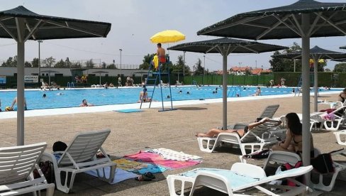 СПАС ОД ВРУЋИНА НА БАЗЕНУ: Пожаревљани се током лета могу освежити за 150 динара СПАС ОД ВРУЋИНА НА БАЗЕНУ: Пожаревљани се током лета могу освежити за 150 динара