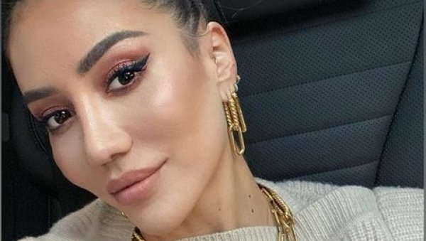 ИНФЛУЕНСЕРКА ТАМАРА КАЛИНИЋ УХВАЋЕНА У БЕОГРАДУ: Чим је слетела отишла на једно место...(FOTO) ИНФЛУЕНСЕРКА ТАМАРА КАЛИНИЋ УХВАЋЕНА У БЕОГРАДУ: Чим је слетела отишла на једно место...(FOTO)