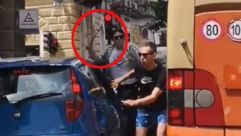 MOGAO SAM DA UZMEM ŠIPKU I PRESAVIJEM JOJ GLAVU: Oglasio se mladić nakon sukoba sa ženom - NJu veličaju, a mene... (VIDEO) MOGAO SAM DA UZMEM ŠIPKU I PRESAVIJEM JOJ GLAVU: Oglasio se mladić nakon sukoba sa ženom - NJu veličaju, a mene... (VIDEO)