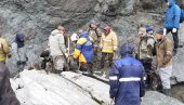 УЗНЕМИРУЈУЋЕ: Тела погинулих у авионској несрећи у Русији извлаче из воде (ФОТО/ВИДЕО) УЗНЕМИРУЈУЋЕ: Тела погинулих у авионској несрећи у Русији извлаче из воде (ФОТО/ВИДЕО)