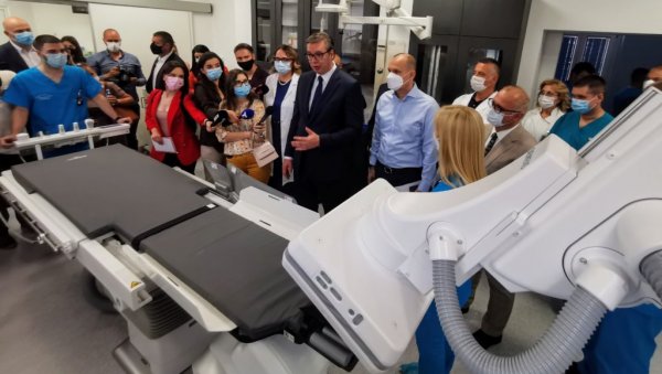 ВУЧИЋ ОБИШАО НОВУ САЛУ ЗА НЕУРОИНТЕРВЕНЦИЈЕ: Плашим се да нови талас короне стиже пре јесени (ВИДЕО) ВУЧИЋ ОБИШАО НОВУ САЛУ ЗА НЕУРОИНТЕРВЕНЦИЈЕ: Плашим се да нови талас короне стиже пре јесени (ВИДЕО)