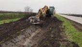 УРЕЂУЈУ КАНАЛСКУ МРЕЖУ: Општина Пландиште и АПВ улажу 17 милиона у овај посао УРЕЂУЈУ КАНАЛСКУ МРЕЖУ: Општина Пландиште и АПВ улажу 17 милиона у овај посао