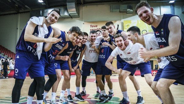 БОРБА ЗА ФИНАЛЕ: Млади кошаркаши Србије вечерас против Француске БОРБА ЗА ФИНАЛЕ: Млади кошаркаши Србије вечерас против Француске
