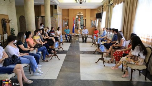 БЕСПЛАТНА ПРИПРЕМА МАЛЕ МАТУРЕ: Захвалнице студентима и професорима два факултета у Крагујевцу БЕСПЛАТНА ПРИПРЕМА МАЛЕ МАТУРЕ: Захвалнице студентима и професорима два факултета у Крагујевцу
