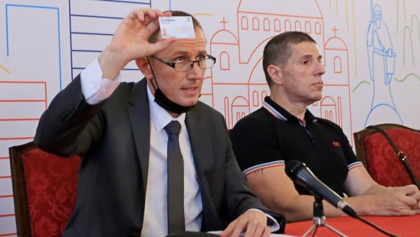 БЕОГРАДСКА МЕЊА БУС ПЛУС: Представљена јединствена пластична путна легитимација за јавни превоз, нуди и друге погодности БЕОГРАДСКА МЕЊА БУС ПЛУС: Представљена јединствена пластична путна легитимација за јавни превоз, нуди и друге погодности