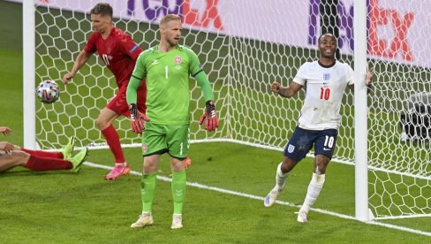 UEFA BEZ SNAGE ILI VOLJE DA OZBILJNIJE SANKCIONIŠE ENGLEZE? Smešna kazna od 30 hiljada evra za očajnu organizaciju meča protiv Danske UEFA BEZ SNAGE ILI VOLJE DA OZBILJNIJE SANKCIONIŠE ENGLEZE? Smešna kazna od 30 hiljada evra za očajnu organizaciju meča protiv Danske