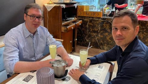 SINIŠA MALI ĆE DA PLATI LIMUNADE: Vučić objavio fotografiju - Obojica ponosni što smo dali doprinos za izgradnju lepog dela našeg Beograda SINIŠA MALI ĆE DA PLATI LIMUNADE: Vučić objavio fotografiju - Obojica ponosni što smo dali doprinos za izgradnju lepog dela našeg Beograda
