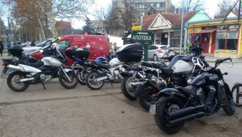 APEL PANČEVAČKE POLICIJE: Oprez na putevima zbog većeg broja motocikla i mopeda APEL PANČEVAČKE POLICIJE: Oprez na putevima zbog većeg broja motocikla i mopeda