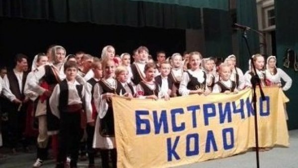 БИСТРИЧКО КОЛО СУТРА У ДВОРАНУ: Манифестација у порти Цркве Светог пророка Илије код Крушевца БИСТРИЧКО КОЛО СУТРА У ДВОРАНУ: Манифестација у порти Цркве Светог пророка Илије код Крушевца