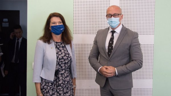 РАЗГОВОРИ О ПРОБЛЕМИМА СРПСКИХ ЗАЈЕДНИЦА НА КИМ: Министар Ракић састао се са Ан Линде РАЗГОВОРИ О ПРОБЛЕМИМА СРПСКИХ ЗАЈЕДНИЦА НА КИМ: Министар Ракић састао се са Ан Линде
