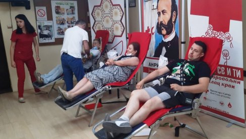 BRAVO ZA DAVAOCE KRVI IZ PARAĆINA: Prvi put u epidemiji kovida prikupljeno više od 30 jedinica krvi BRAVO ZA DAVAOCE KRVI IZ PARAĆINA: Prvi put u epidemiji kovida prikupljeno više od 30 jedinica krvi