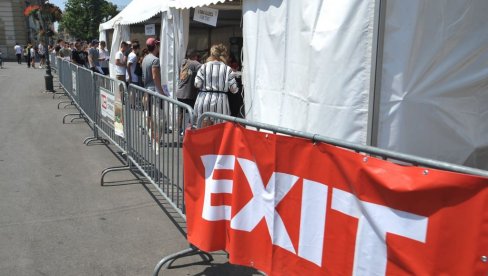 ВАТРОМЕТ ЗА ПАРТИЈАЊЕ КАО НИКАД ПРЕ: 38 минута после поноћи ноћас свечано отворен Егзит фестивал ВАТРОМЕТ ЗА ПАРТИЈАЊЕ КАО НИКАД ПРЕ: 38 минута после поноћи ноћас свечано отворен Егзит фестивал