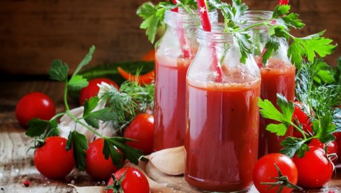 SOK OD PARADAJZA SPREČAVA RAK: Mala količina minerala i vitamina je dovoljna da sačuva od opakih bolesti SOK OD PARADAJZA SPREČAVA RAK: Mala količina minerala i vitamina je dovoljna da sačuva od opakih bolesti