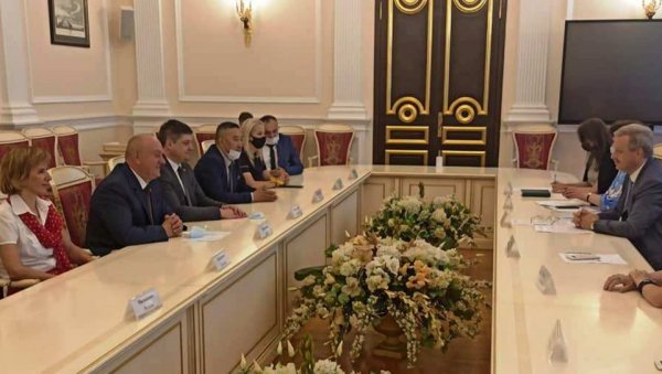 ДЕЛЕГАЦИЈА ПАРАЋИНА У САНКТ ПЕТЕРБУРГУ: Разговорима до боље сарадње (ФОТО) ДЕЛЕГАЦИЈА ПАРАЋИНА У САНКТ ПЕТЕРБУРГУ: Разговорима до боље сарадње (ФОТО)