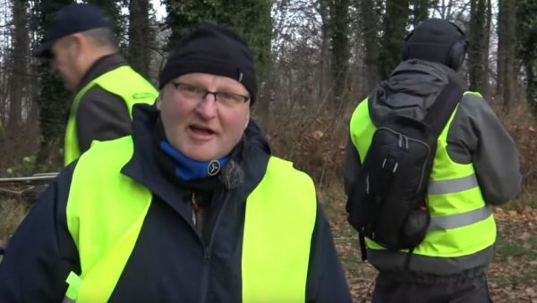 ТРАЖЕЋИ ХИТЛЕРОВ ЗЛАТНИ ВОЗ НАШАО ЈЕЗЕРО ПУНО ТАЈНИ: Овде се крије велико благо и тајна нацистичког летећег тањира? (ВИДЕО) ТРАЖЕЋИ ХИТЛЕРОВ ЗЛАТНИ ВОЗ НАШАО ЈЕЗЕРО ПУНО ТАЈНИ: Овде се крије велико благо и тајна нацистичког летећег тањира? (ВИДЕО)
